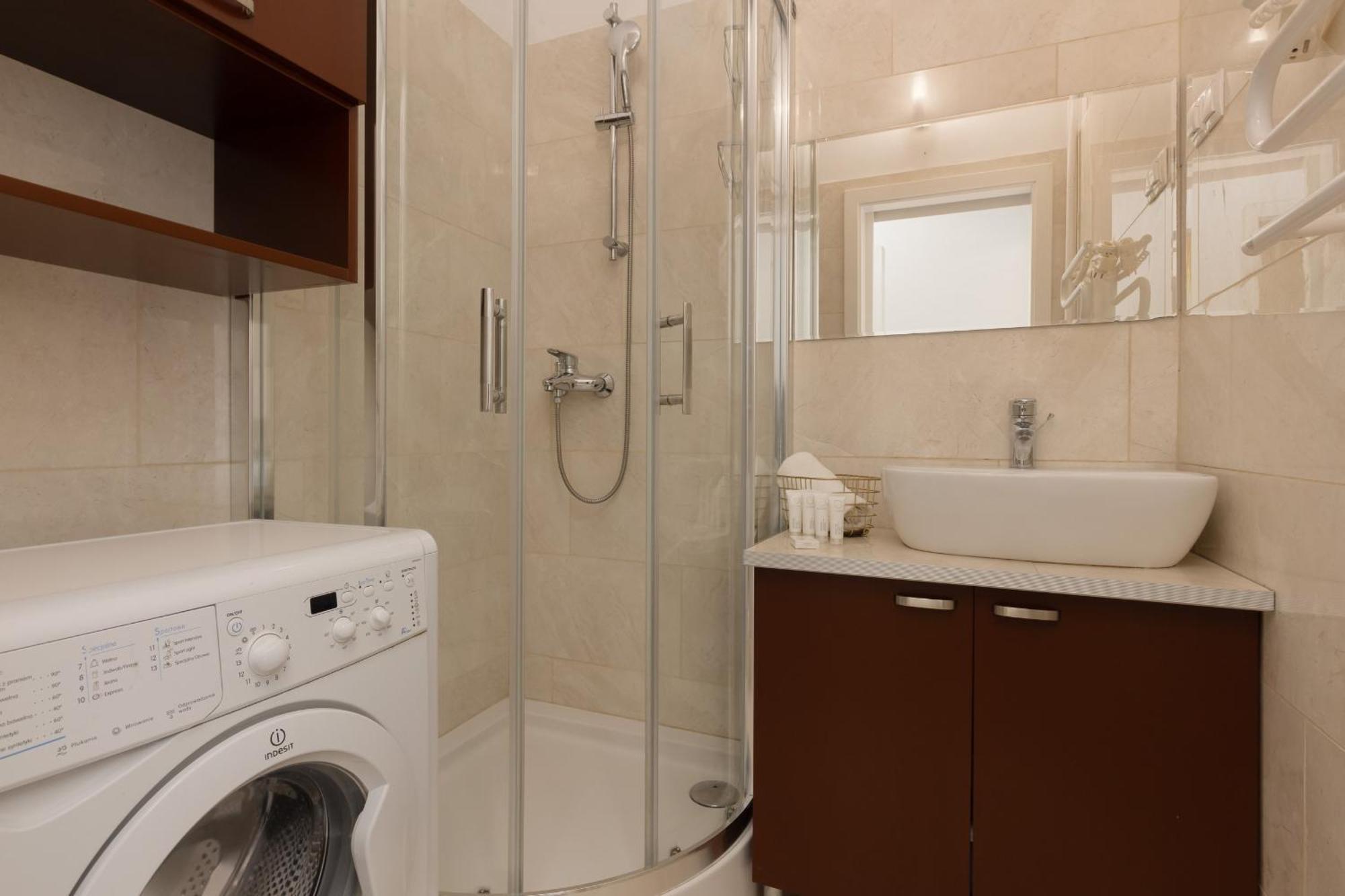 Warsaw New Town Square Apartment For 5 Guests By Noclegi Renters Екстериор снимка